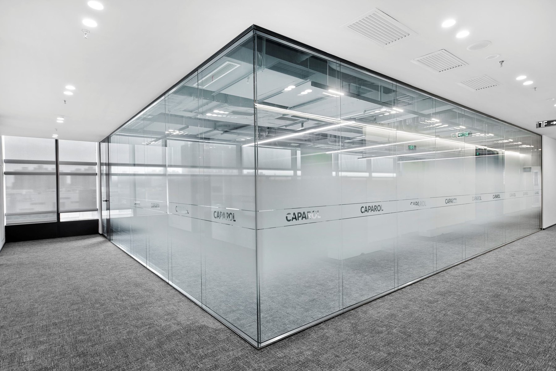 83/90款全景单双玻隔断系统产品实景1